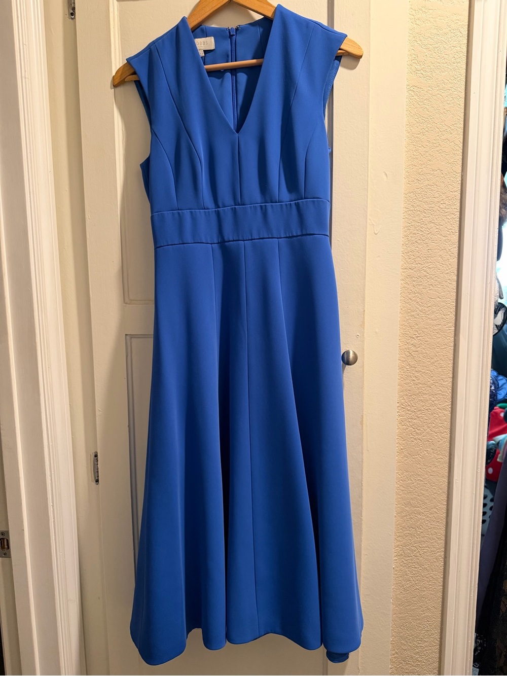 Sleeveless V-Neck Blue Midi Dress with Defined Waist Size 4